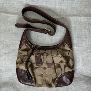 ── SOLD ──
Coach Signature Canvas Crossbody Bag